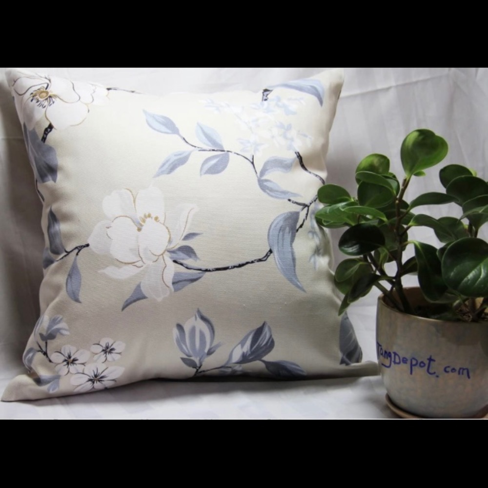 Set of 2 Magnificent MAGNOLIA FLOWERS & Blossoms Toss Pillow Covers NEW!